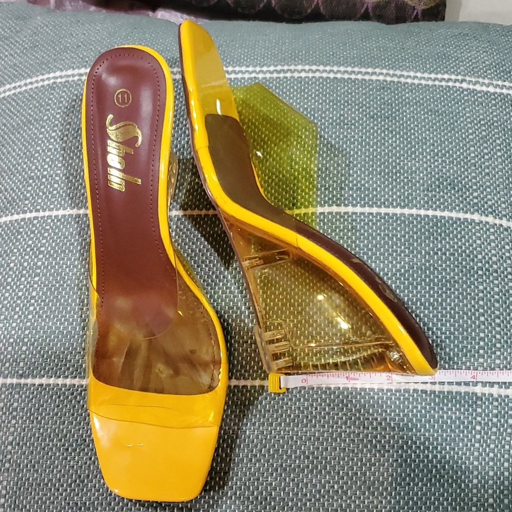 Shoe